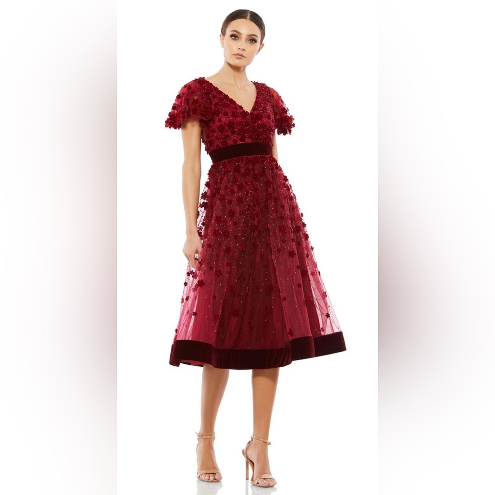 NWT Mac Duggal GORGEOUS Burgandy butterfly and velvet hem midi dress. Size 12.
